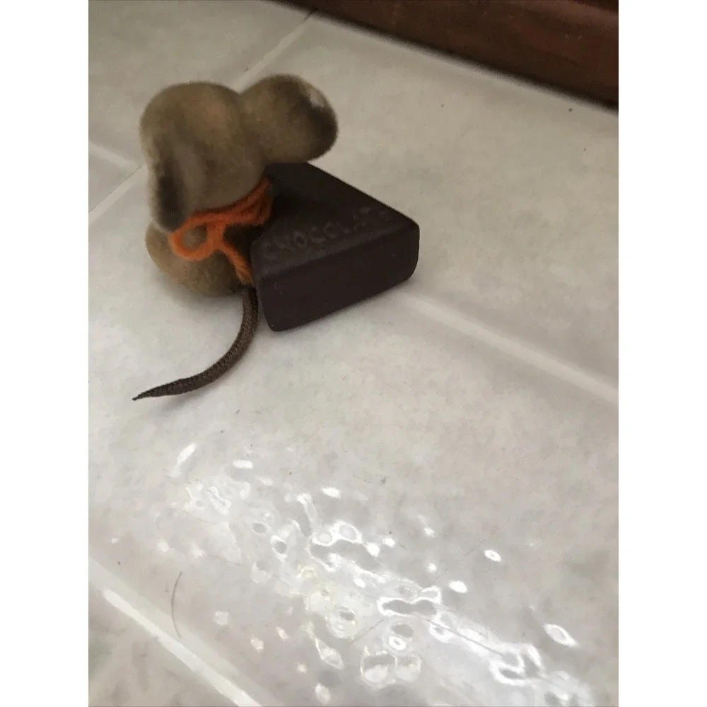 VINTAGE JOSEF ORIGINALS FLOCK OR FUZZY Mouse with Chocolate‎ Wedge - JAPAN